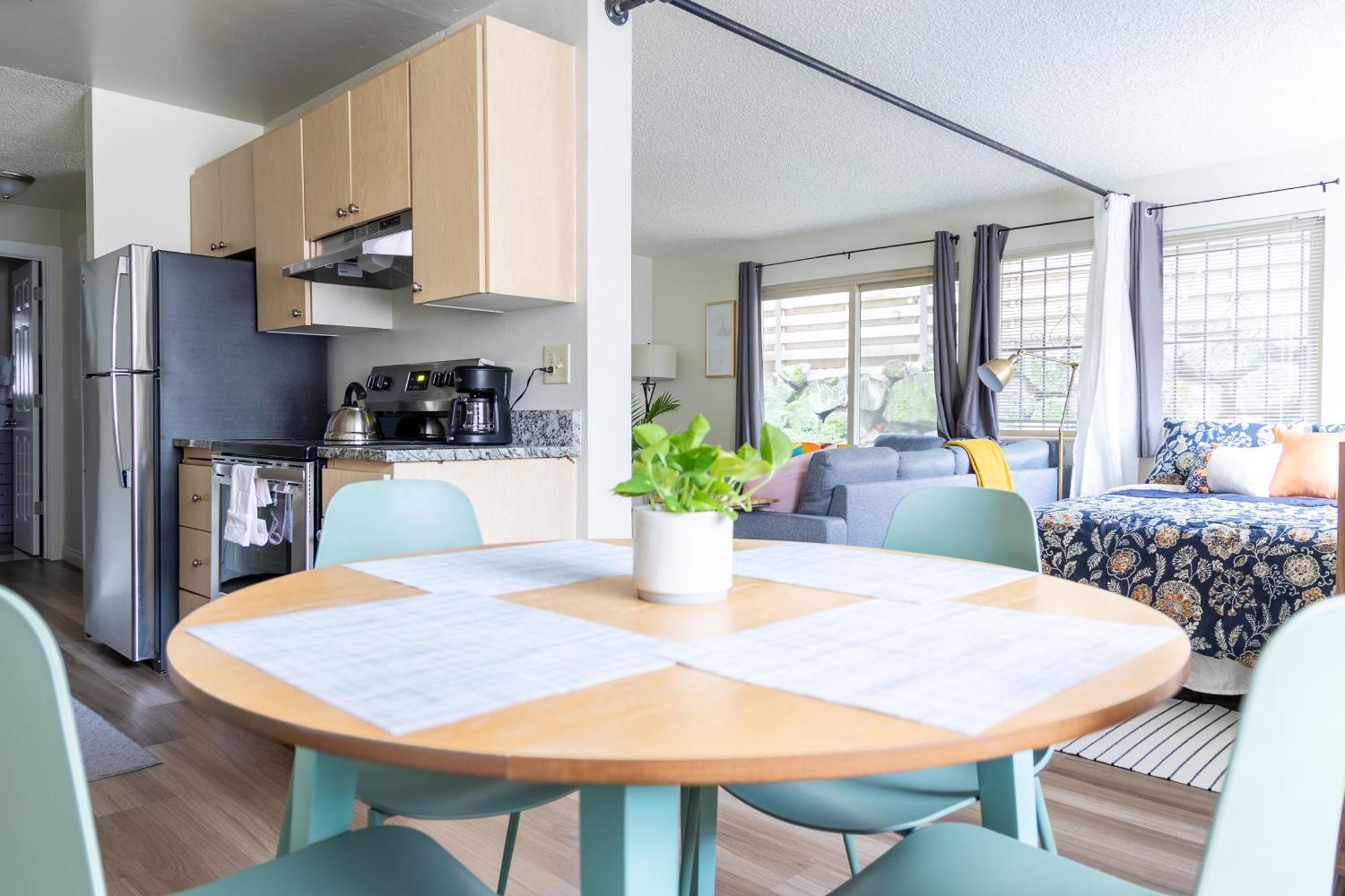 King Bed + Studio! Free Parking, Patio, Wfh Space! Seattle Esterno foto