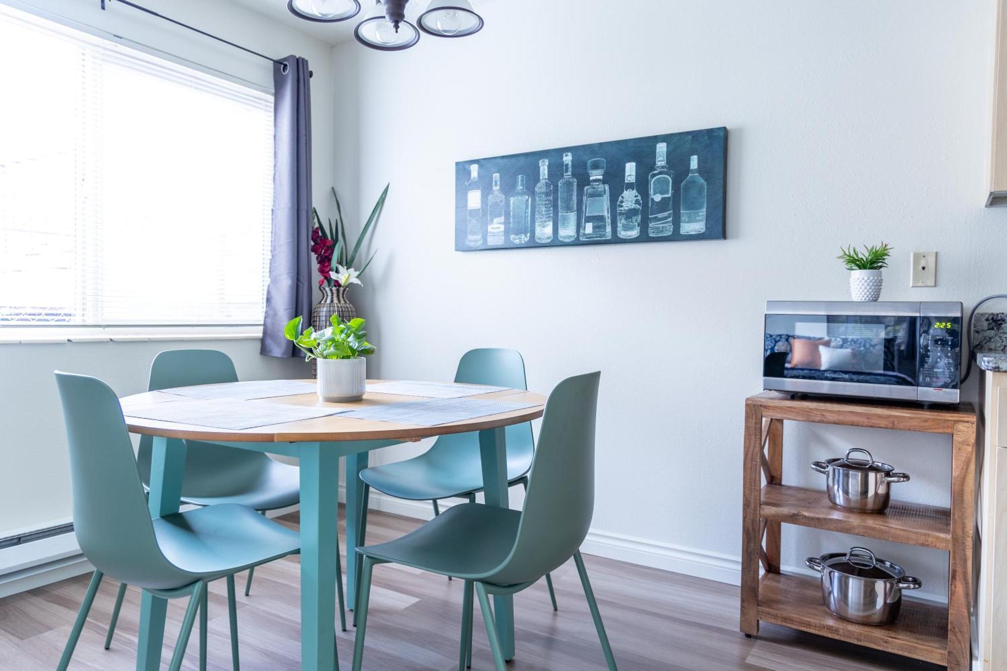 King Bed + Studio! Free Parking, Patio, Wfh Space! Seattle Esterno foto