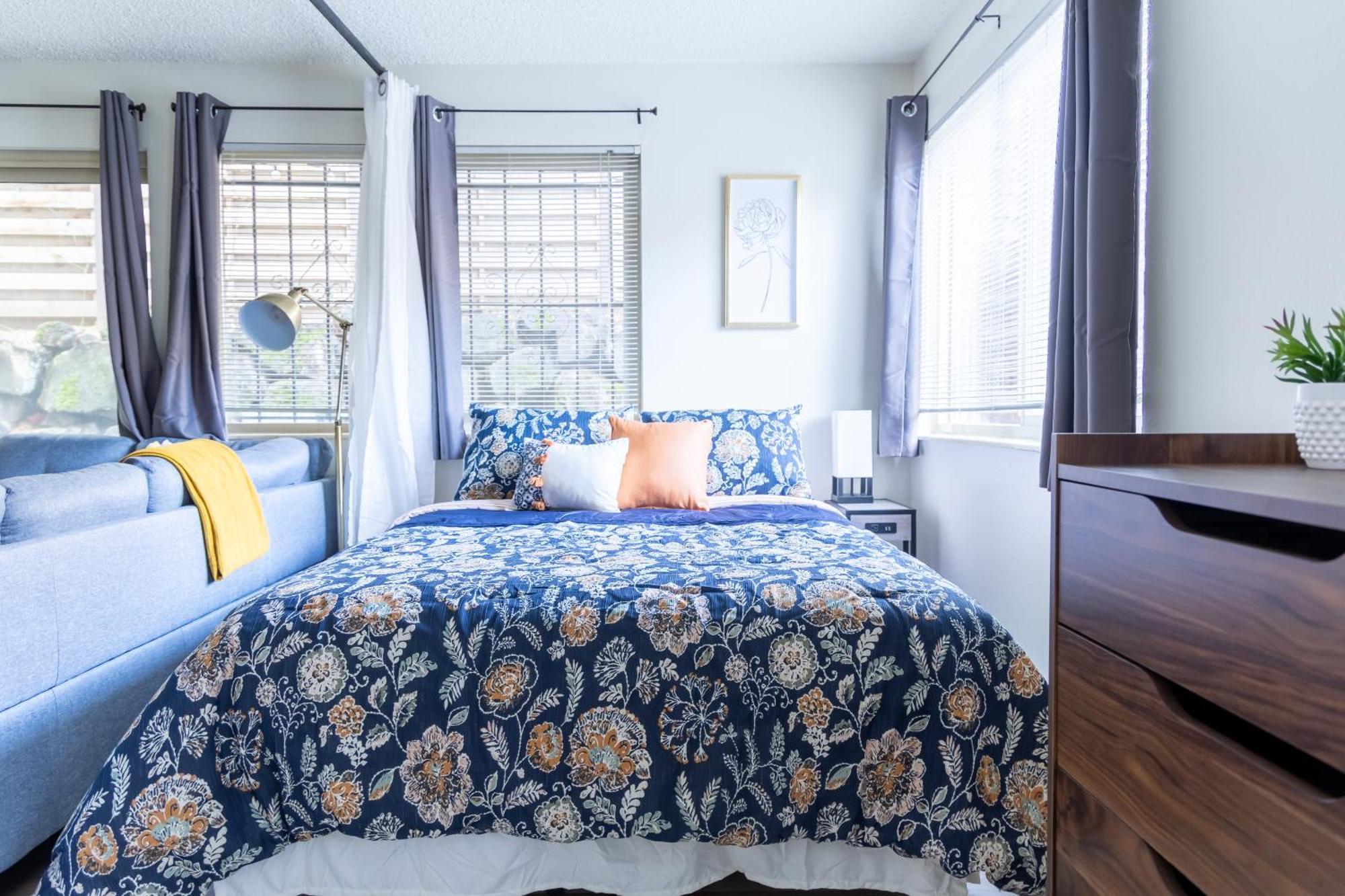 King Bed + Studio! Free Parking, Patio, Wfh Space! Seattle Esterno foto