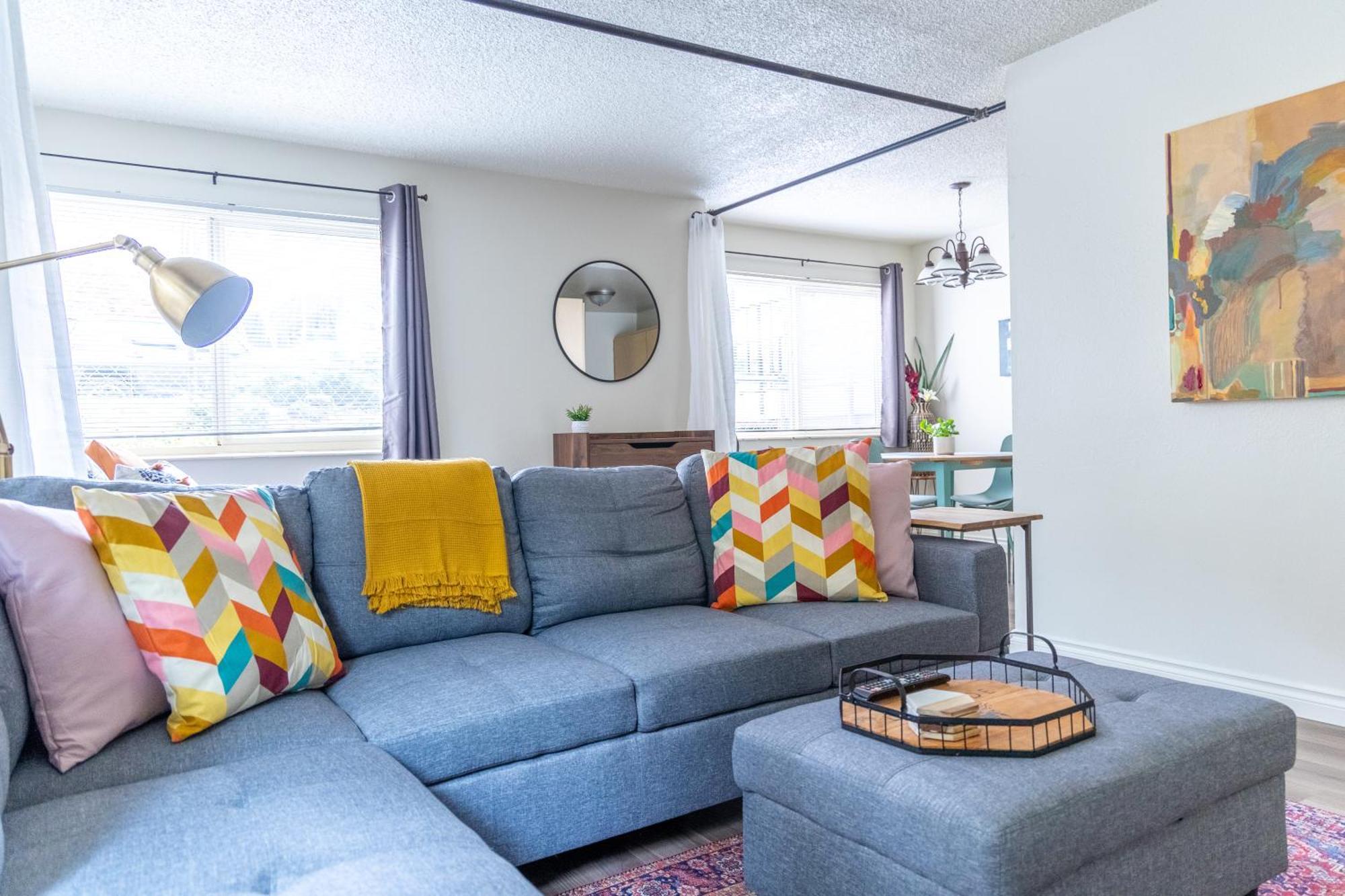 King Bed + Studio! Free Parking, Patio, Wfh Space! Seattle Esterno foto