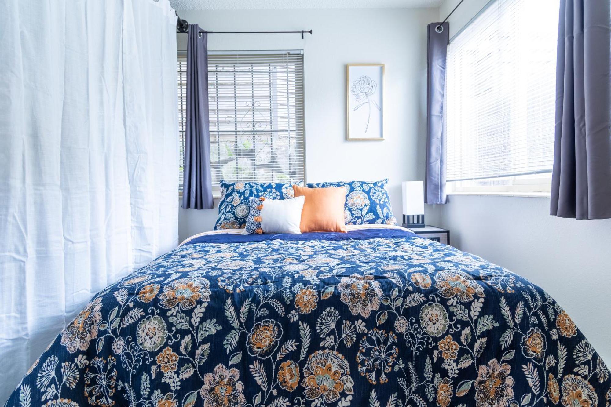 King Bed + Studio! Free Parking, Patio, Wfh Space! Seattle Esterno foto