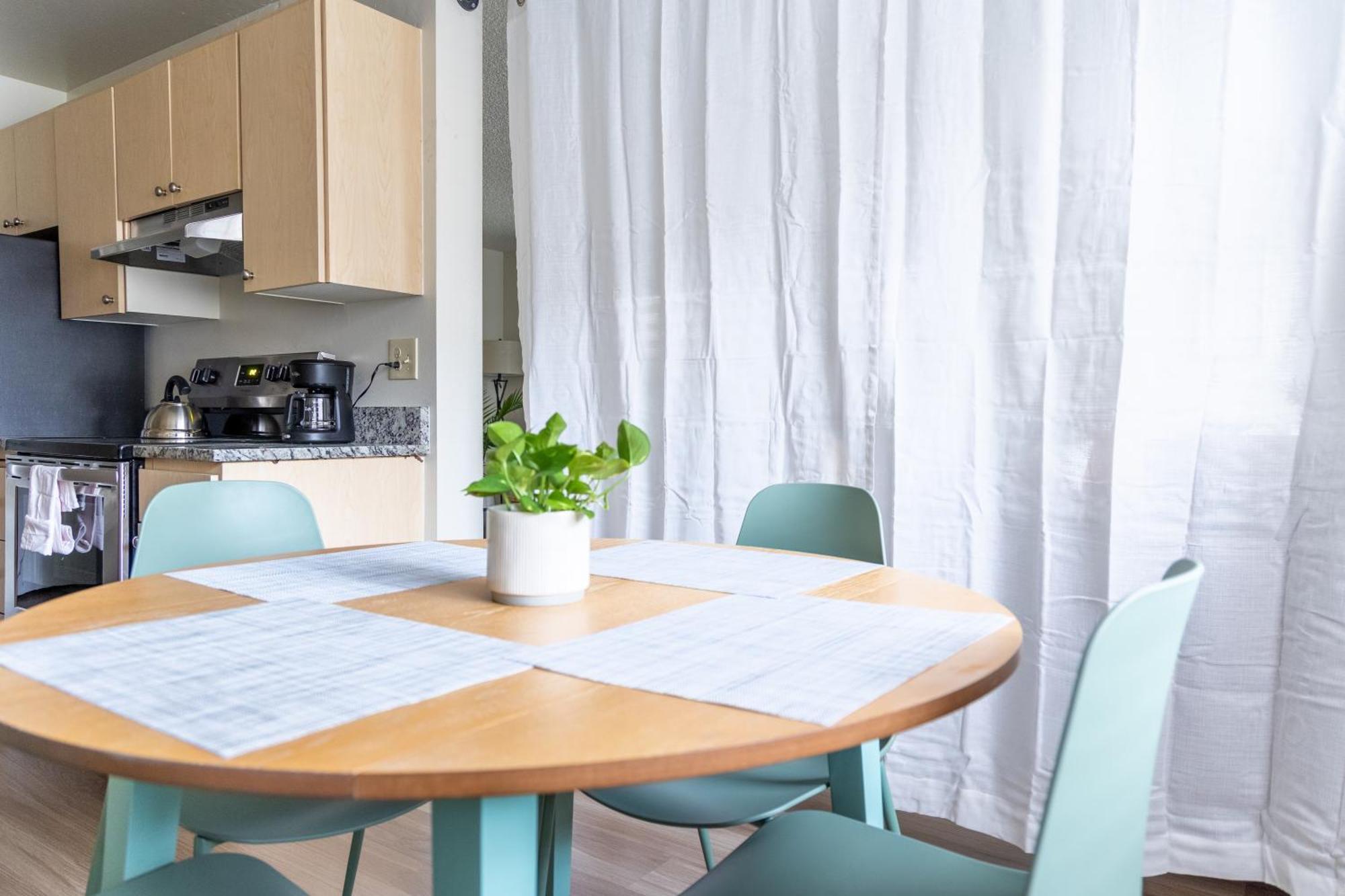 King Bed + Studio! Free Parking, Patio, Wfh Space! Seattle Esterno foto